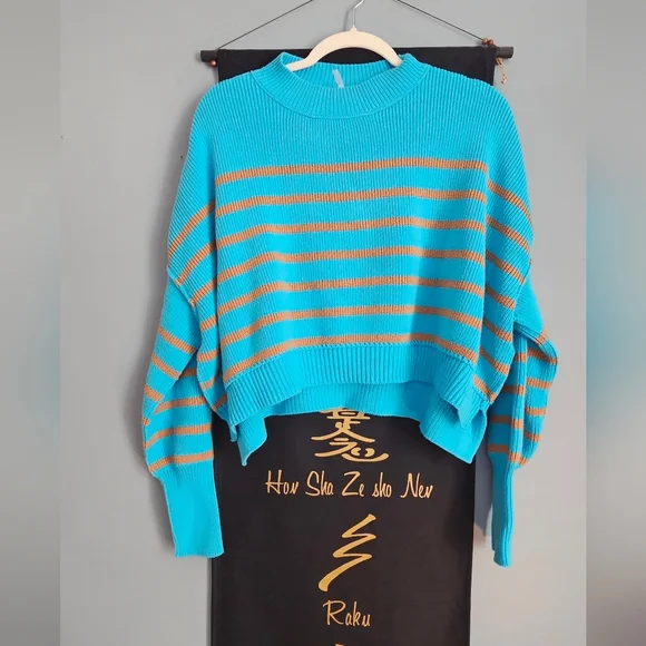 Free People Vibrant Blue and Tan Striped Cropped Sweater NWOT Medium - Picture 1 of 3